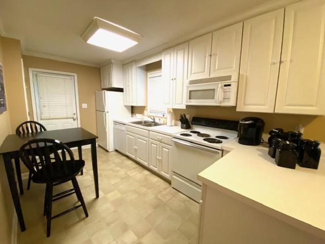 Trendy 2Bed 2 Bath Villa In The Village With King Bed Raleigh Bagian luar foto