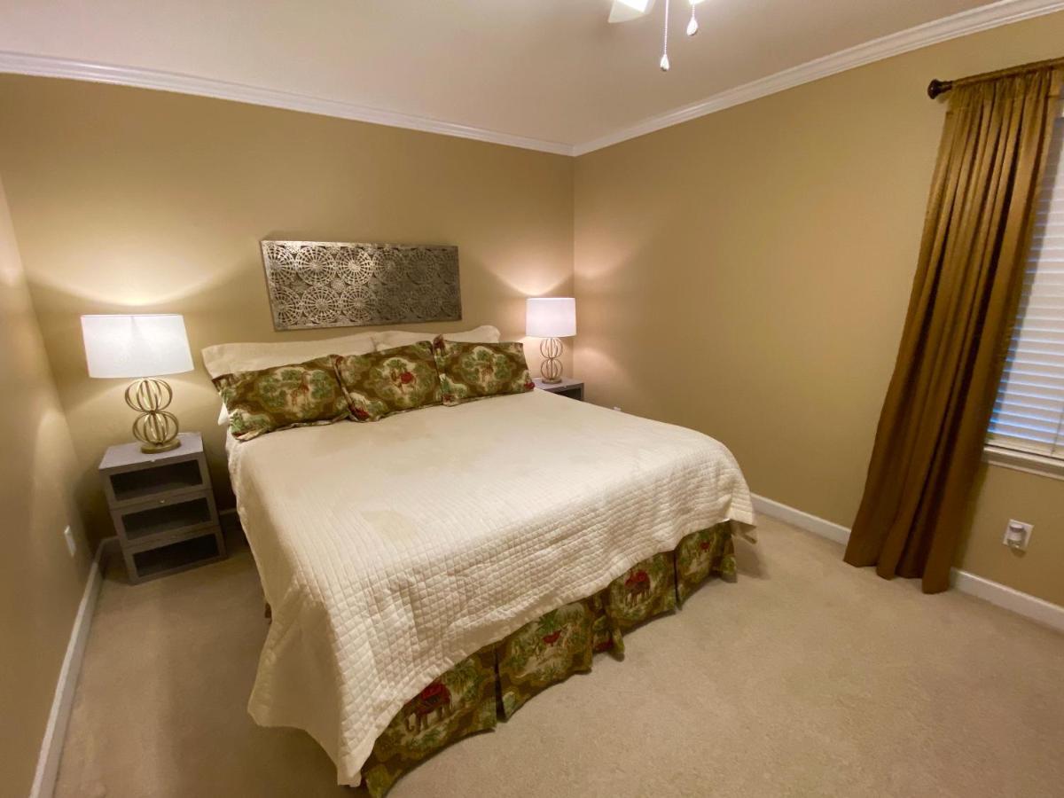 Trendy 2Bed 2 Bath Villa In The Village With King Bed Raleigh Bagian luar foto