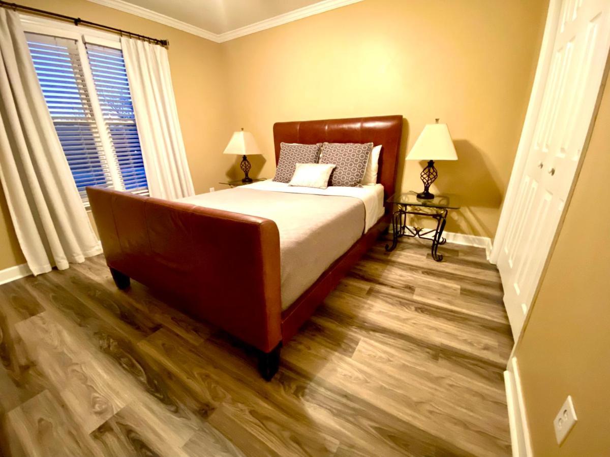 Trendy 2Bed 2 Bath Villa In The Village With King Bed Raleigh Bagian luar foto